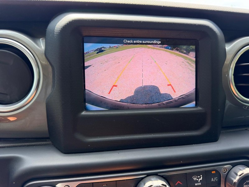 Jeep Wrangler Unlimited Vehicle Image 19