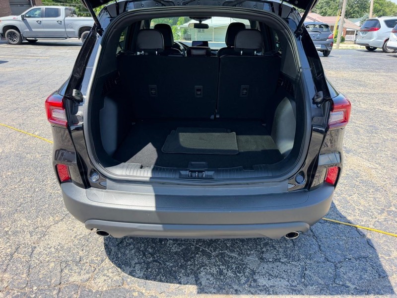 Ford Escape Vehicle Full-screen Gallery Image 05