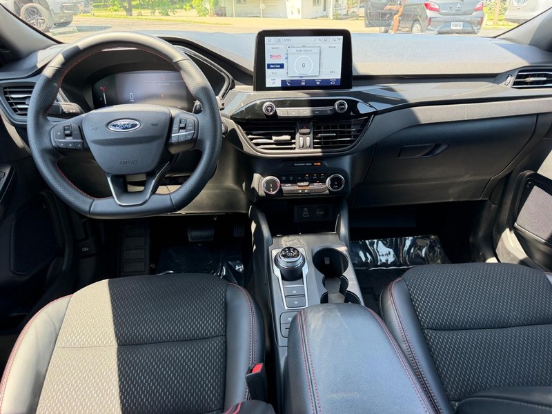 Ford Escape Vehicle Full-screen Gallery Image 08