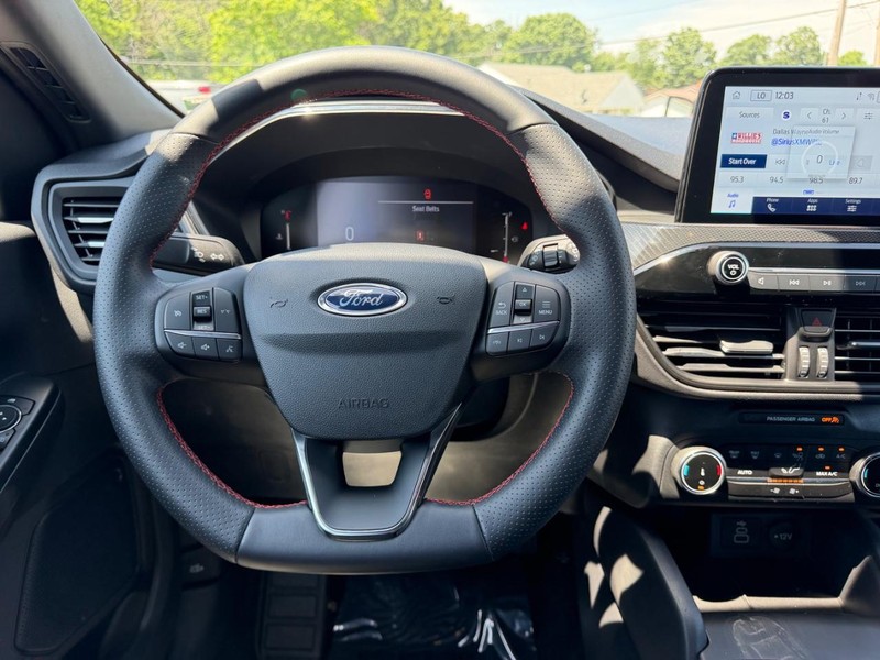 Ford Escape Vehicle Full-screen Gallery Image 09