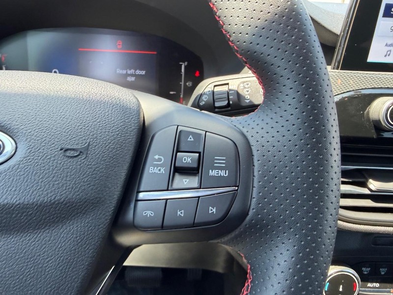 Ford Escape Vehicle Full-screen Gallery Image 11