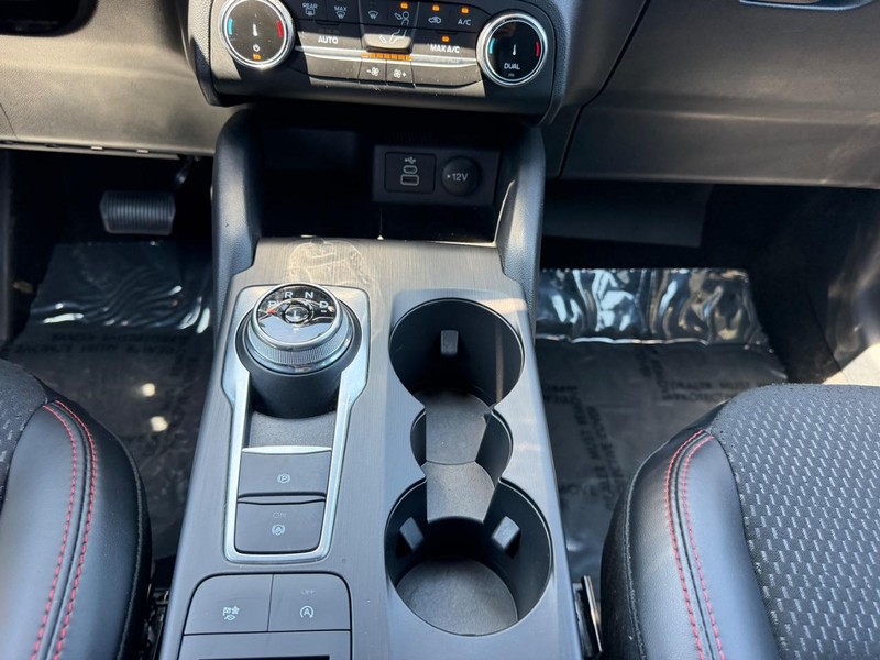 Ford Escape Vehicle Full-screen Gallery Image 14
