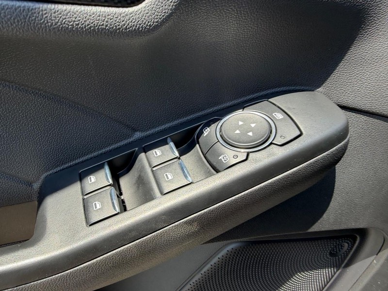 Ford Escape Vehicle Full-screen Gallery Image 16