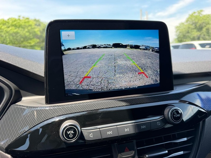 Ford Escape Vehicle Full-screen Gallery Image 19