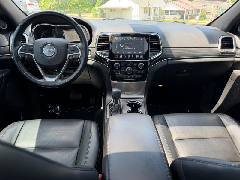 Jeep Grand Cherokee Vehicle Image 10
