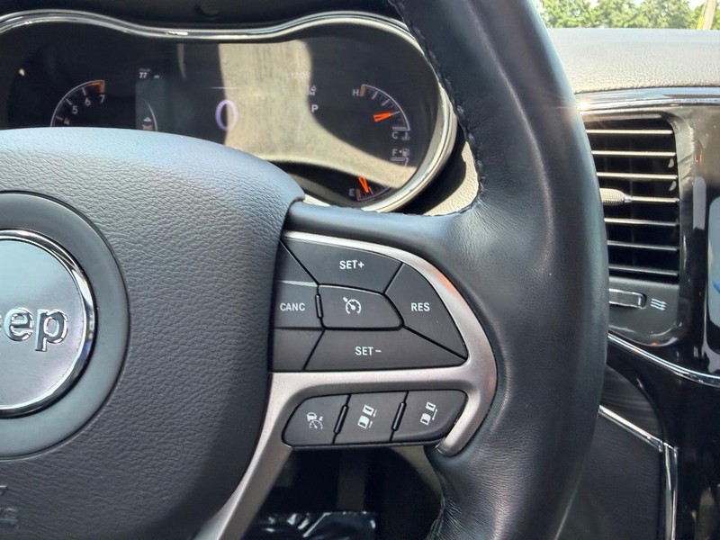 Jeep Grand Cherokee Vehicle Image 13