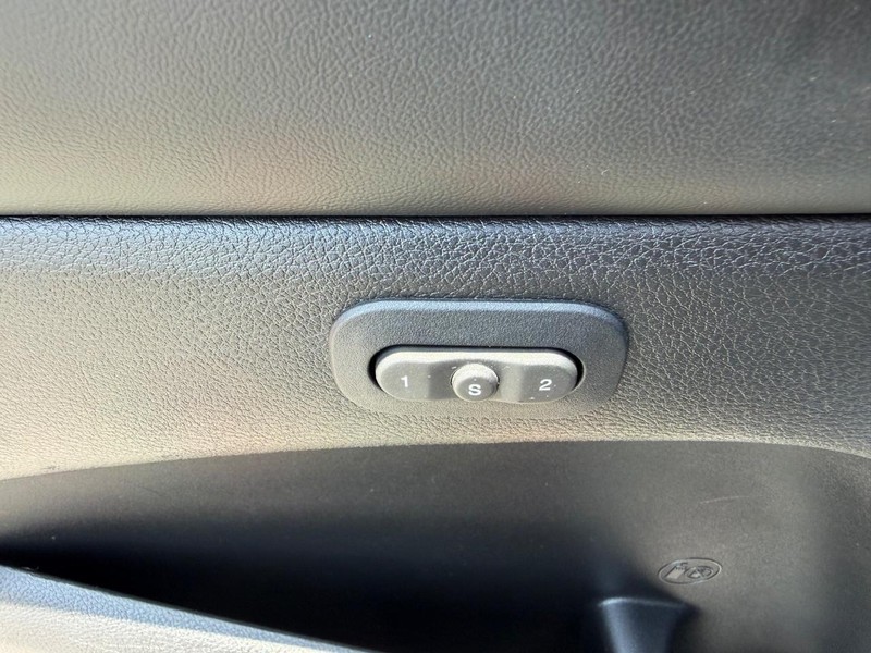 Jeep Grand Cherokee Vehicle Image 19