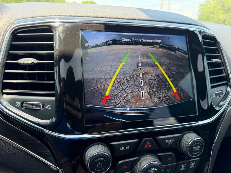 Jeep Grand Cherokee Vehicle Image 22