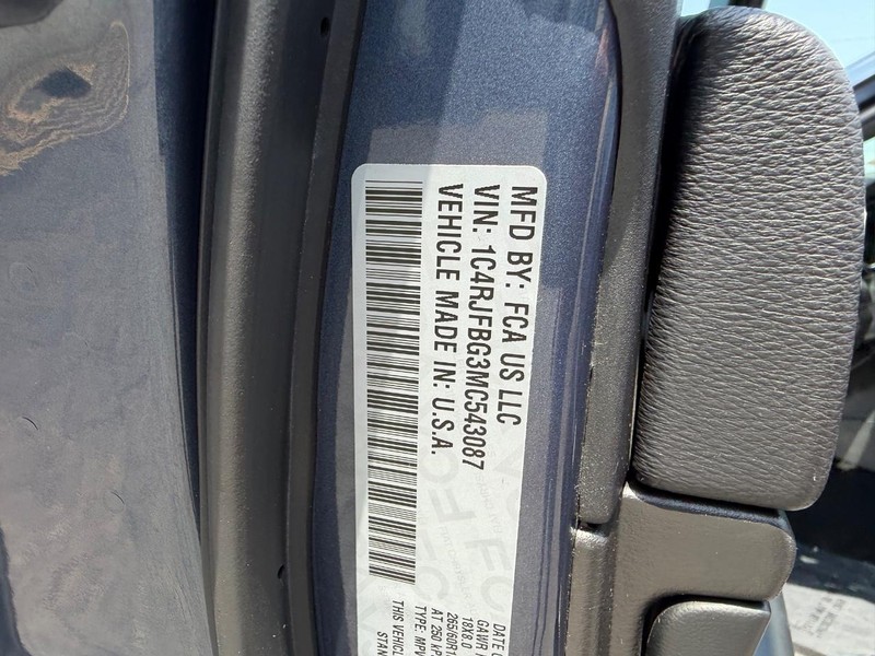 Jeep Grand Cherokee Vehicle Image 23