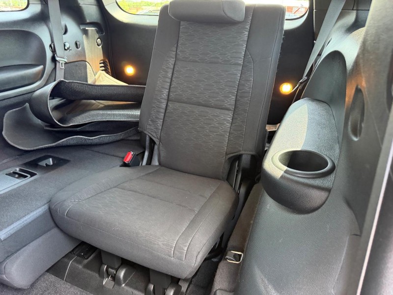 Dodge Durango Vehicle Full-screen Gallery Image 06
