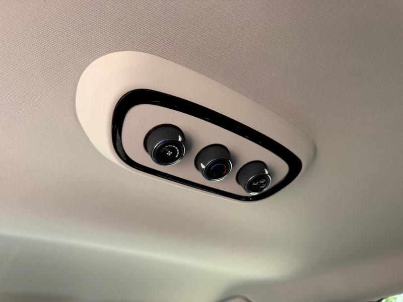 Dodge Durango Vehicle Full-screen Gallery Image 08
