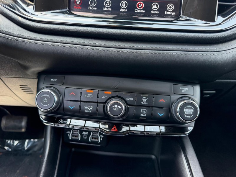 Dodge Durango Vehicle Full-screen Gallery Image 14