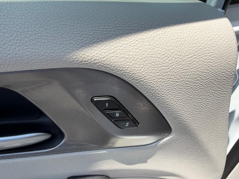 Chrysler Pacifica Vehicle Image 20