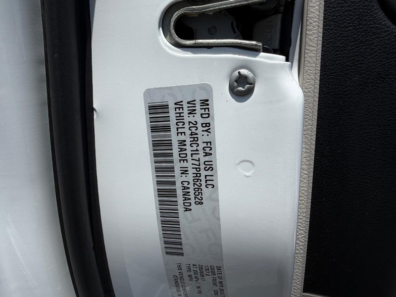 Chrysler Pacifica Vehicle Image 24