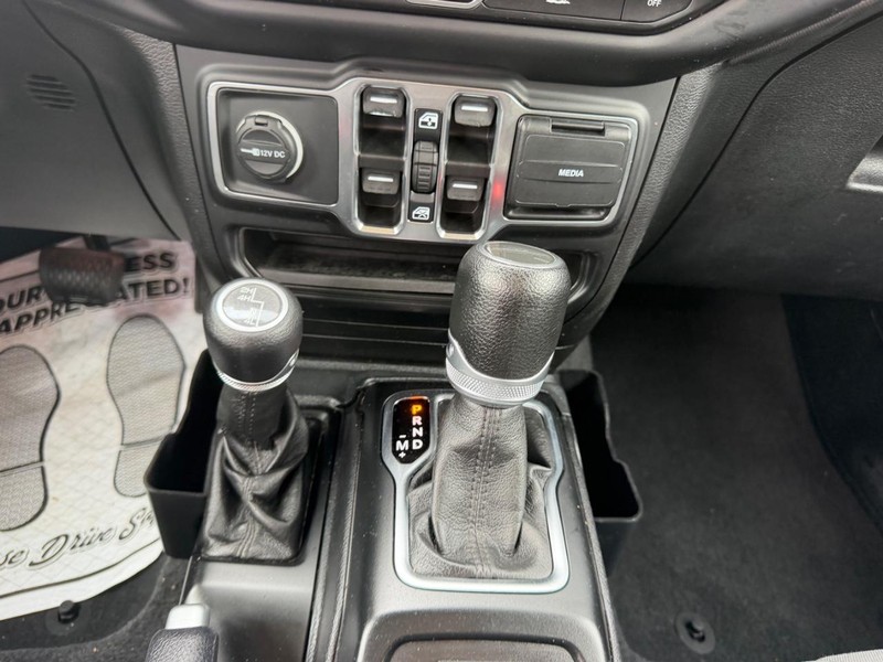 Jeep Gladiator Vehicle Image 14