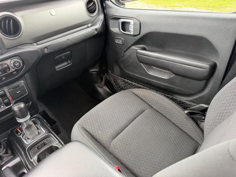 Jeep Gladiator Vehicle Image 15