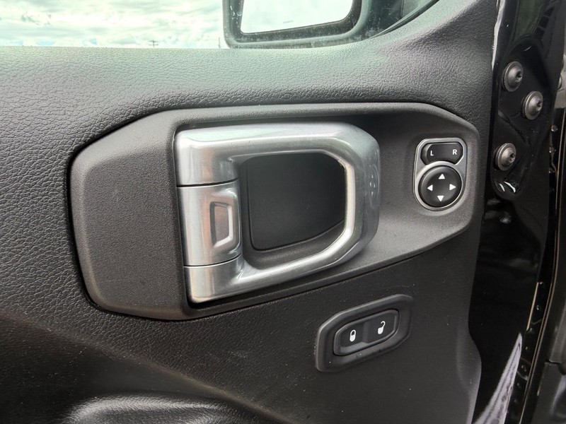 Jeep Gladiator Vehicle Image 16