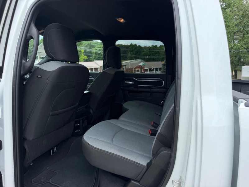 Ram 2500 Vehicle Full-screen Gallery Image 07