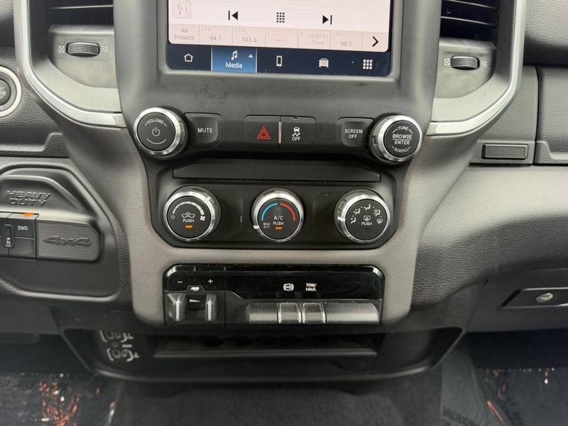 Ram 2500 Vehicle Full-screen Gallery Image 13