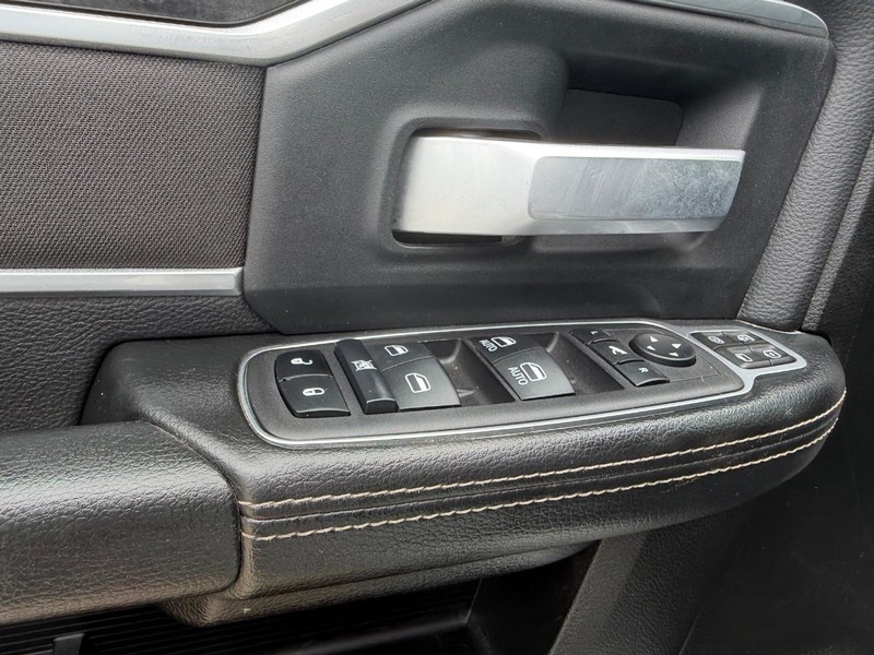 Ram 2500 Vehicle Full-screen Gallery Image 15
