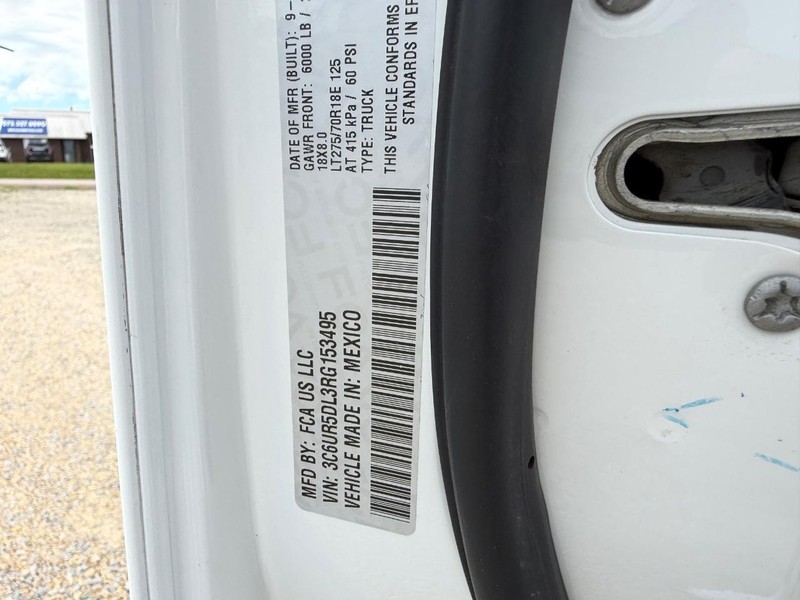 Ram 2500 Vehicle Full-screen Gallery Image 19