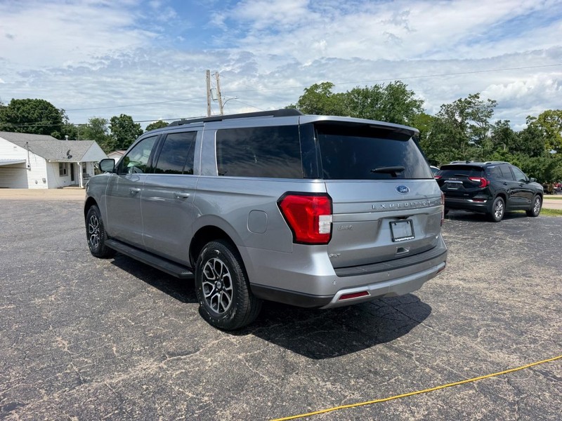 Ford Expedition Max Vehicle Full-screen Gallery Image 03