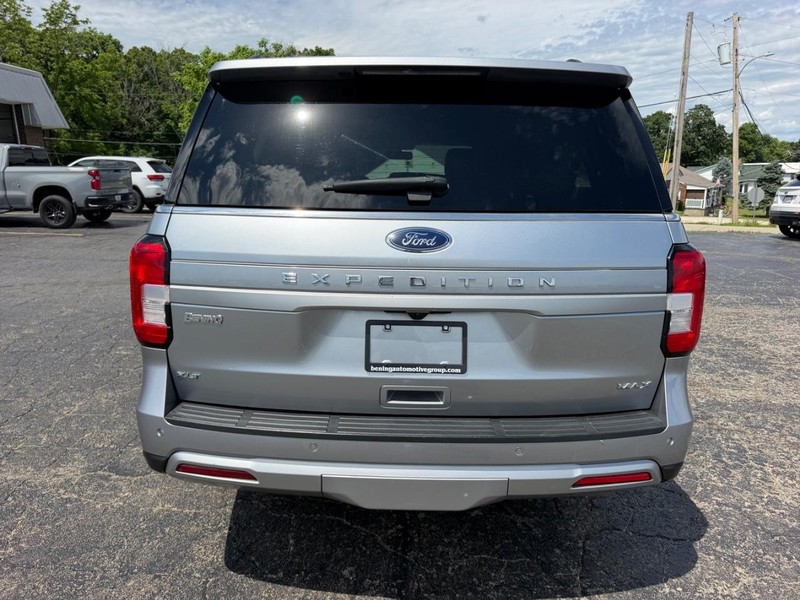 Ford Expedition Max Vehicle Full-screen Gallery Image 04