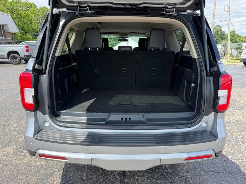Ford Expedition Max Vehicle Full-screen Gallery Image 05