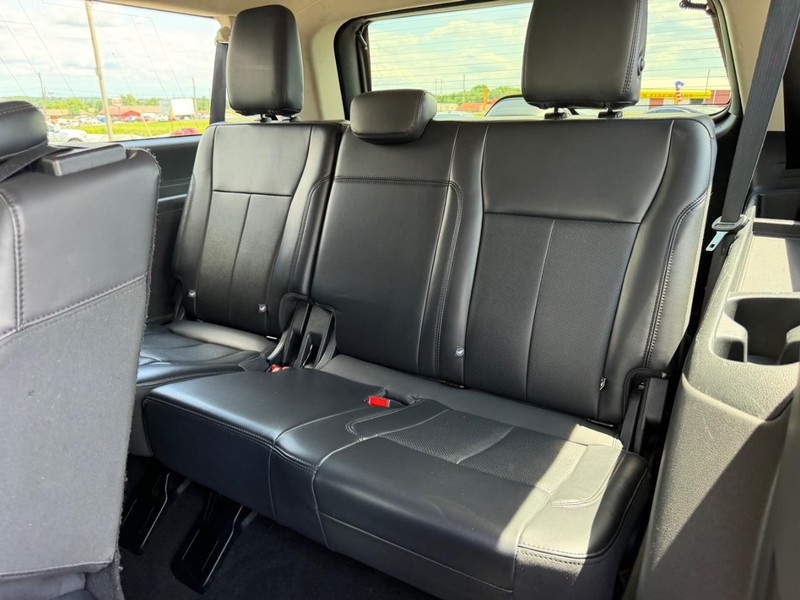 Ford Expedition Max Vehicle Full-screen Gallery Image 08