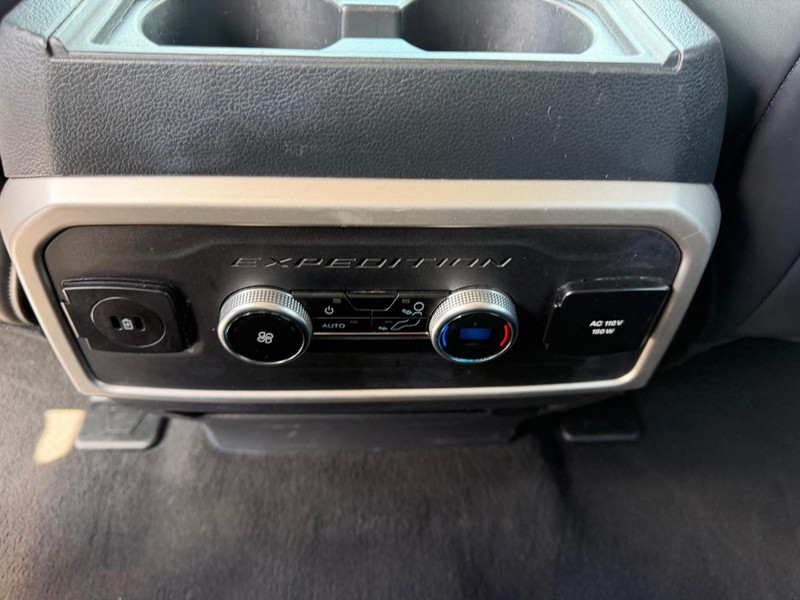 Ford Expedition Max Vehicle Full-screen Gallery Image 10