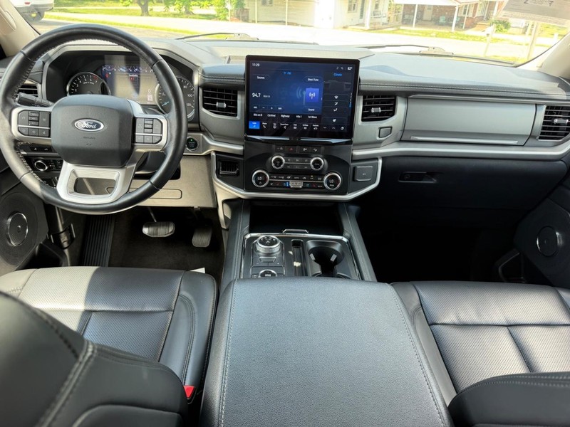 Ford Expedition Max Vehicle Full-screen Gallery Image 11