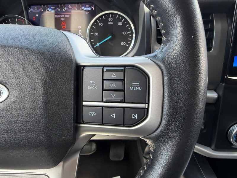 Ford Expedition Max Vehicle Full-screen Gallery Image 14