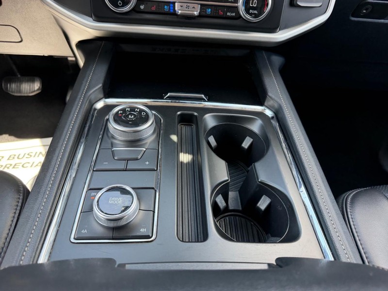 Ford Expedition Max Vehicle Full-screen Gallery Image 17