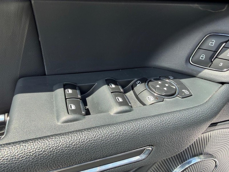 Ford Expedition Max Vehicle Full-screen Gallery Image 19