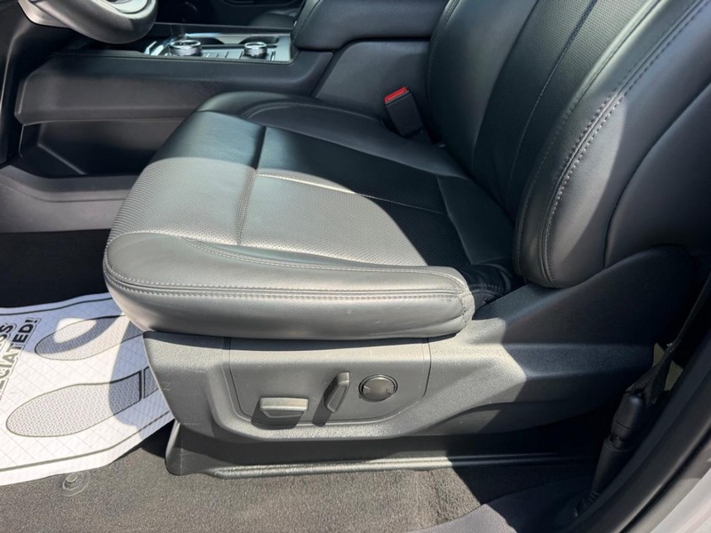 Ford Expedition Max Vehicle Full-screen Gallery Image 21