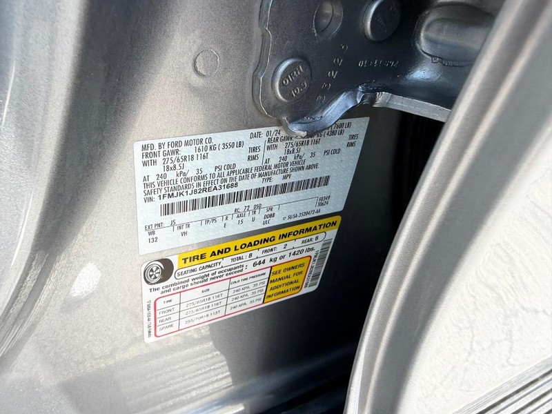 Ford Expedition Max Vehicle Full-screen Gallery Image 24