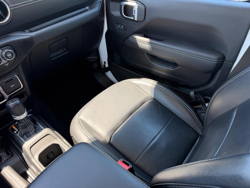 Jeep Wrangler 4xe Vehicle Image 15