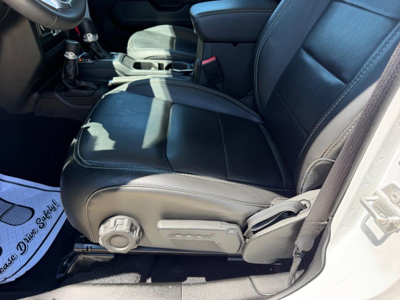 Jeep Wrangler 4xe Vehicle Image 17