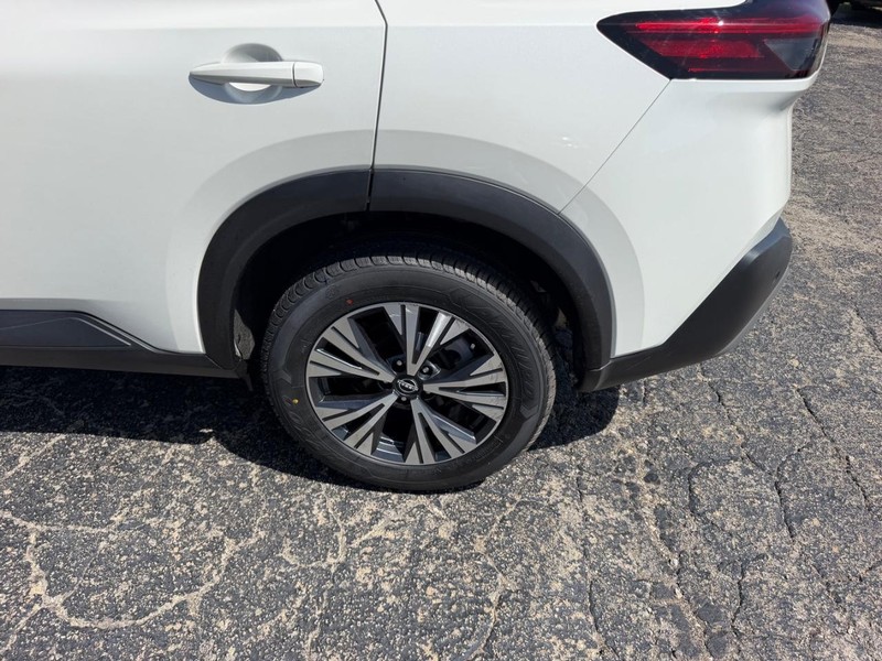 Nissan Rogue Vehicle Image 06