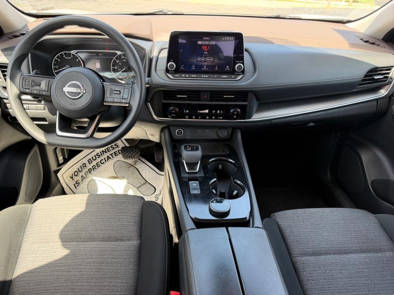 Nissan Rogue Vehicle Image 08