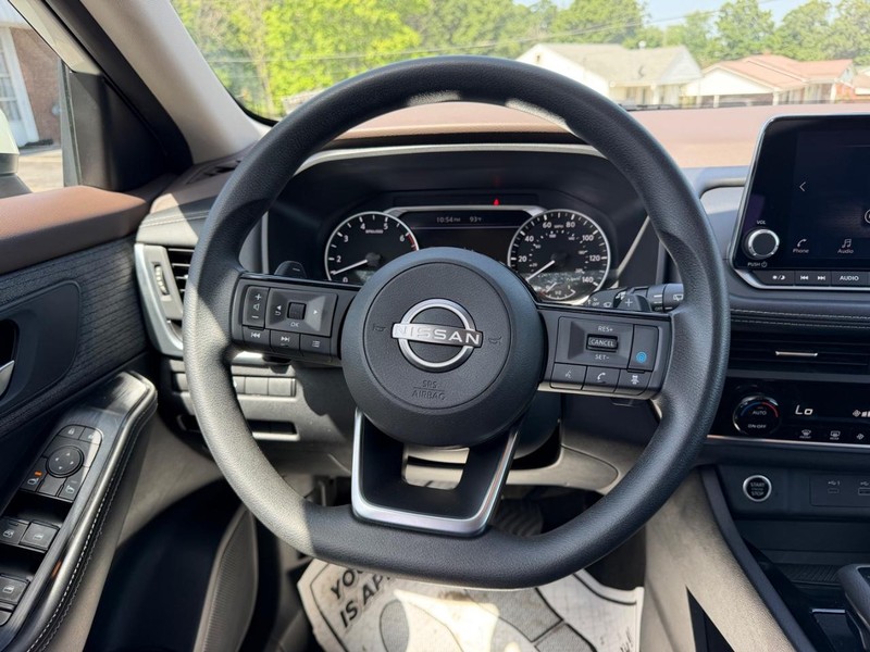 Nissan Rogue Vehicle Image 09