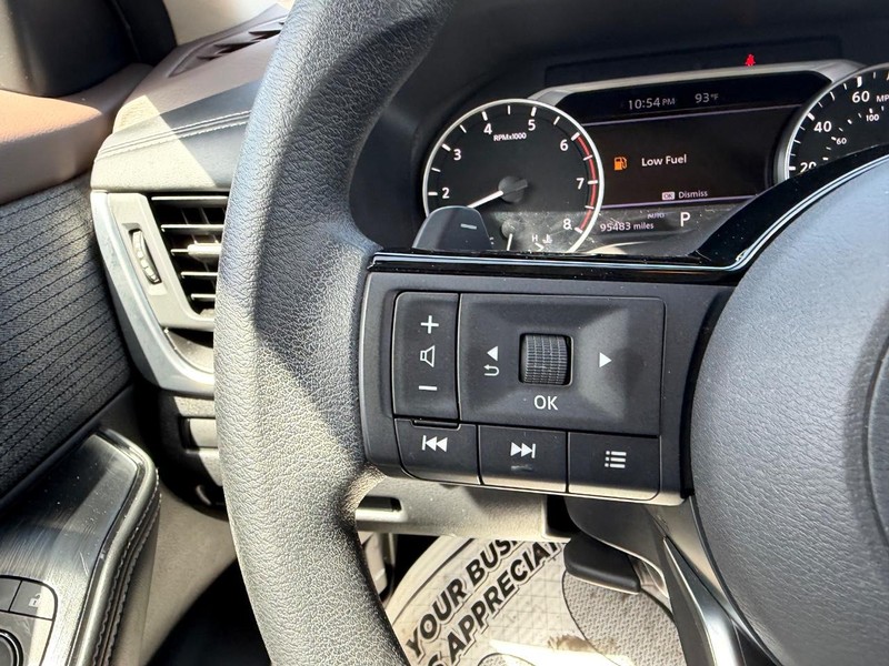 Nissan Rogue Vehicle Image 10
