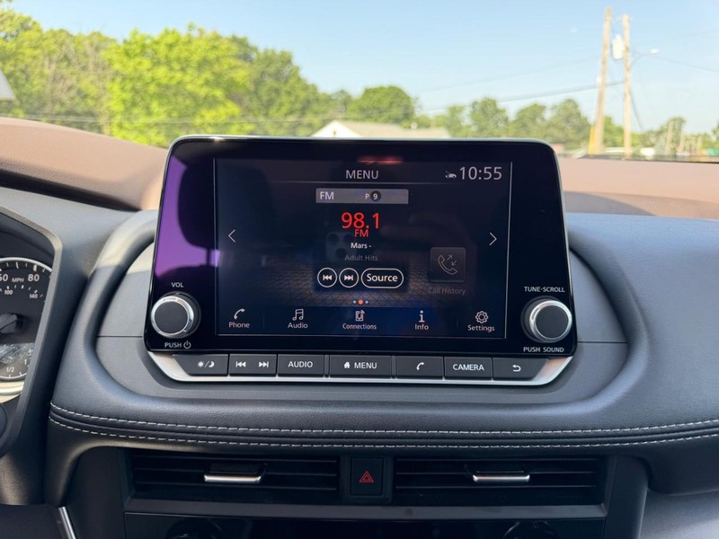 Nissan Rogue Vehicle Image 12