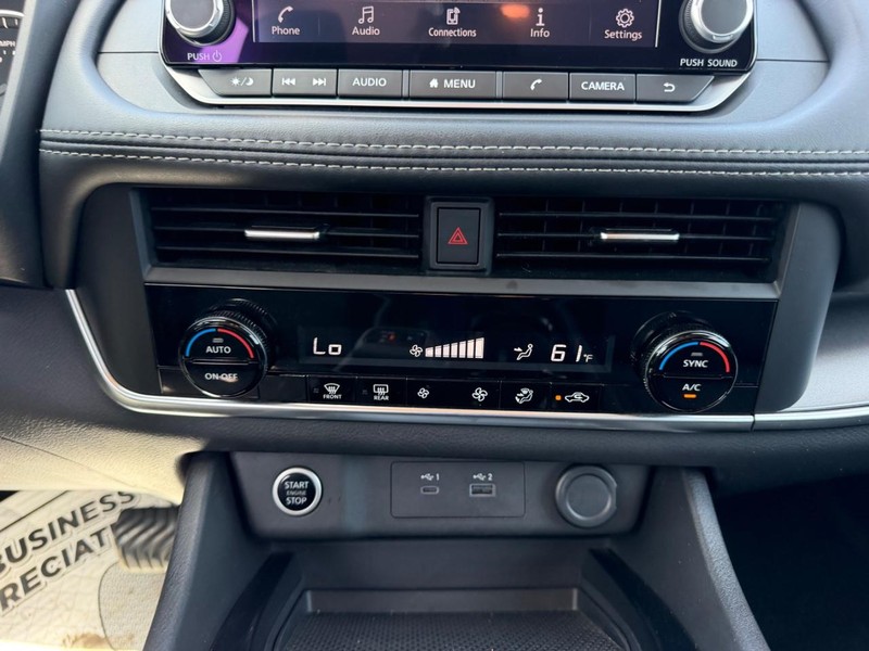 Nissan Rogue Vehicle Image 13