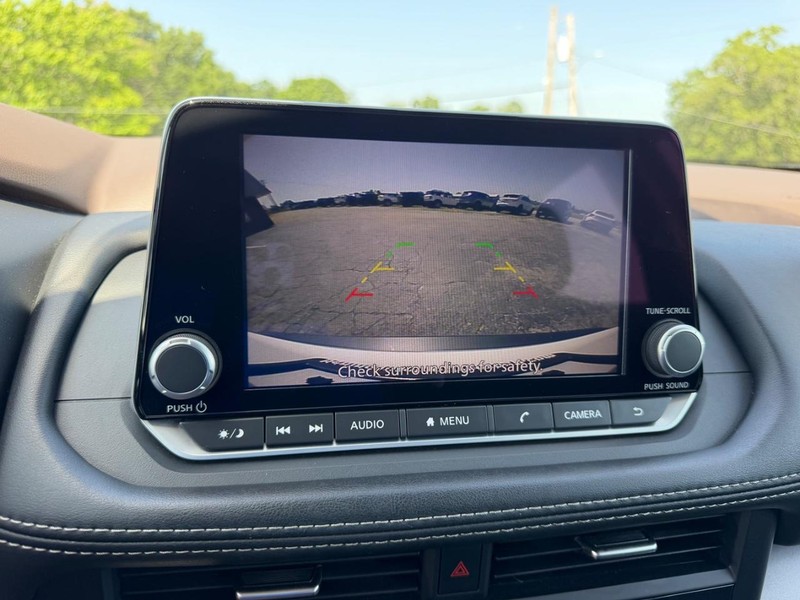 Nissan Rogue Vehicle Image 19