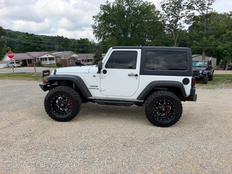 Jeep Wrangler Vehicle Image 02
