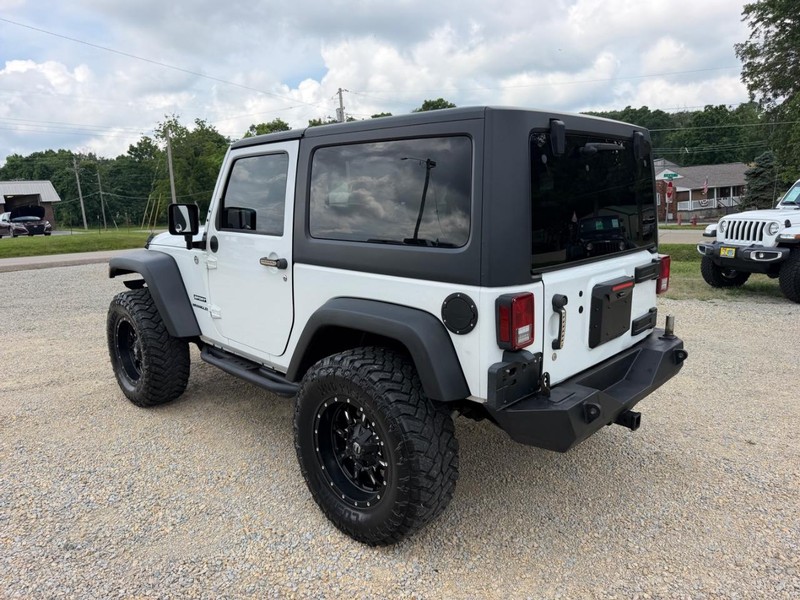Jeep Wrangler Vehicle Image 03