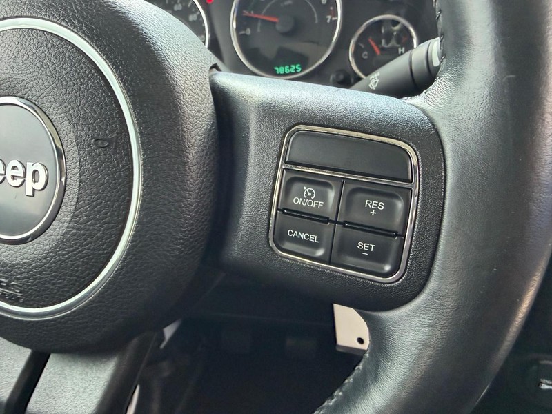 Jeep Wrangler Vehicle Image 11