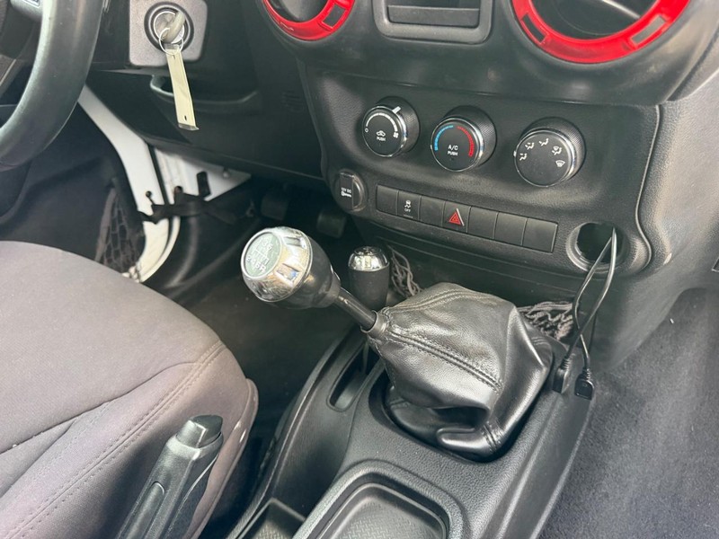 Jeep Wrangler Vehicle Image 14
