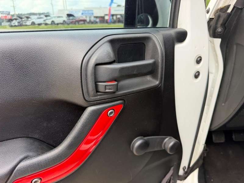 Jeep Wrangler Vehicle Image 16